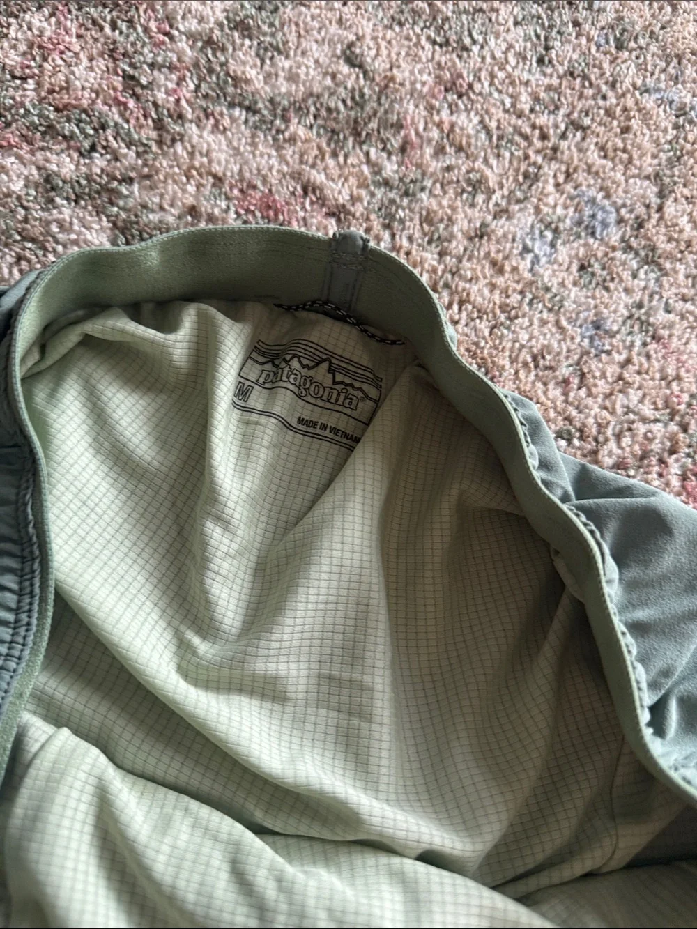 Patagonia Men's Sage Green Athletic Shorts lined size M